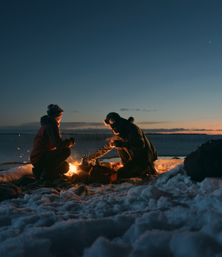 Retkeilijät Saimaa upeissa saaristomaisemissa