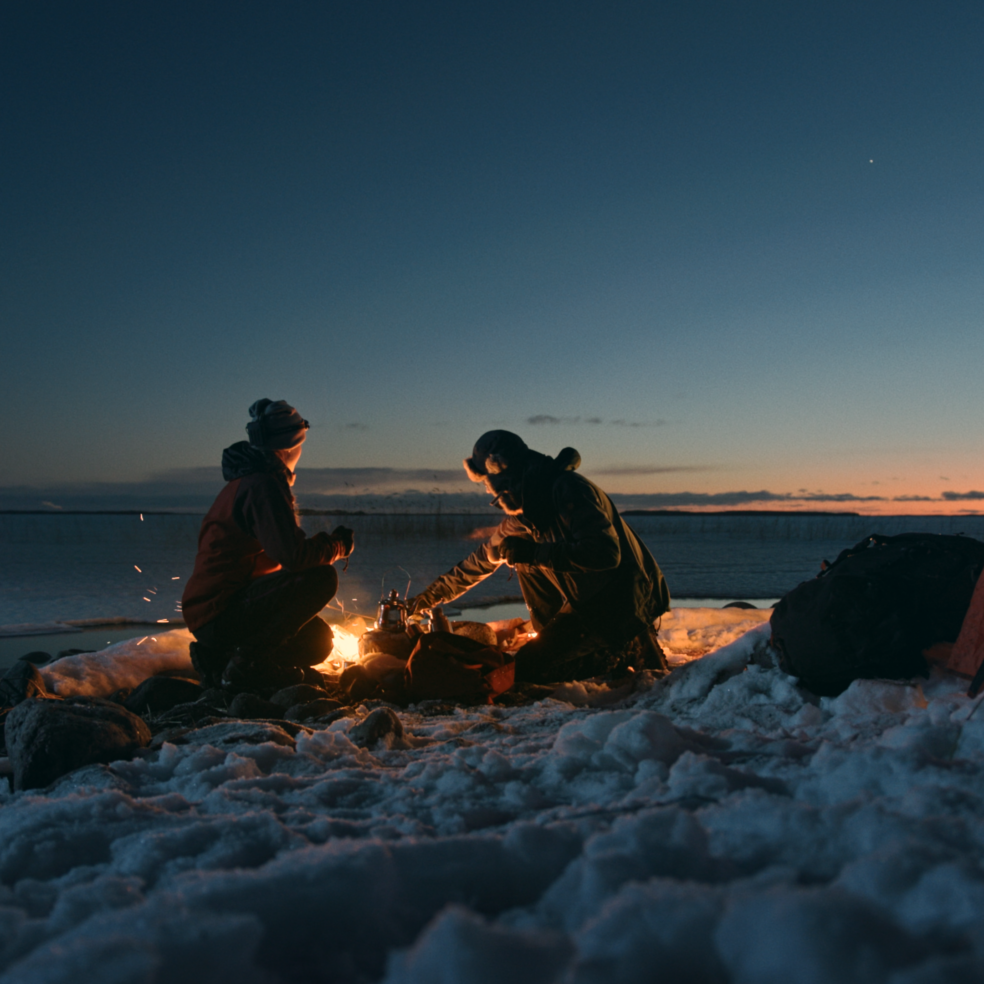 Retkeilijät Saimaa upeissa saaristomaisemissa